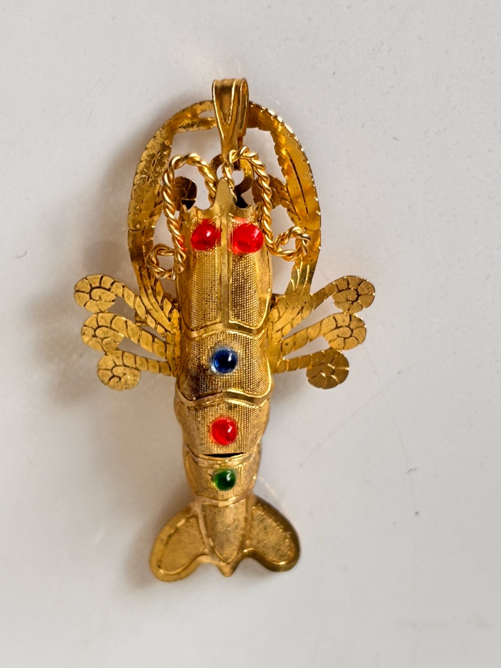 🦋2/25$ Lobster-shaped gold tone brooch/pendant with stone